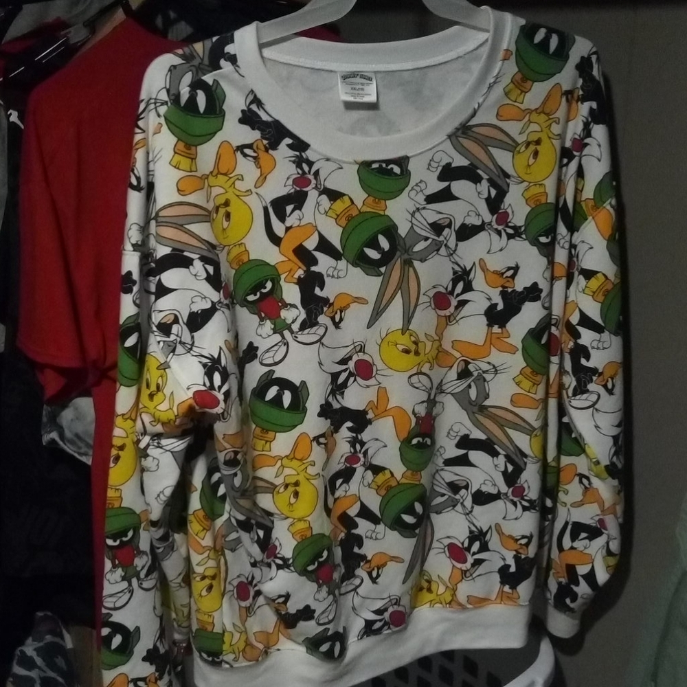 Selling Looney tunes long sleeve great condition
